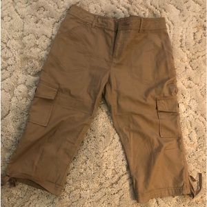 Women’s Cargo Capri Pants